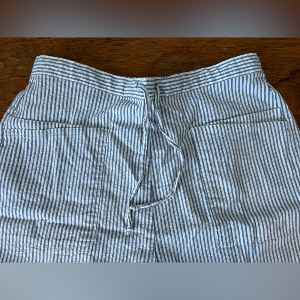 Denim & Co Vintage Blue White Stripe Shorts 4 Pockets Elastic Waist 7" Inseam - Picture 3 of 16